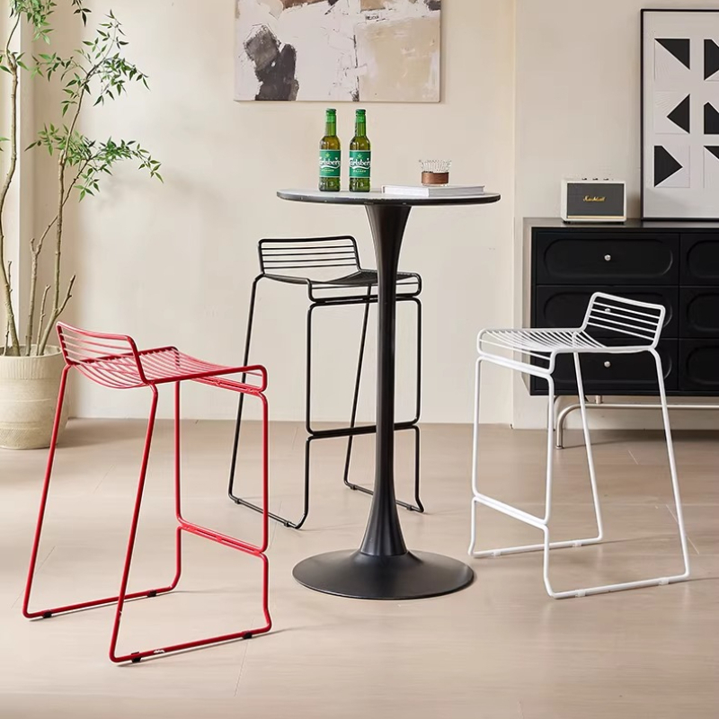 Home Bar Seating - 北欧ミニマリストバースツール、モダンな屋外用鉄製ハイチェア、家庭やカフェ用のメタルバースツール、シンプルなデザインの耐久性のあるシート