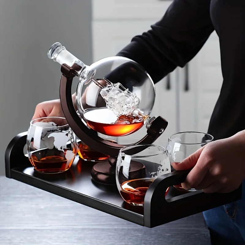 地球儀型のウイスキーデカンタ、ホウケイ酸ガラス製、木製ベース - Decanter Globe Set のレビューと価格