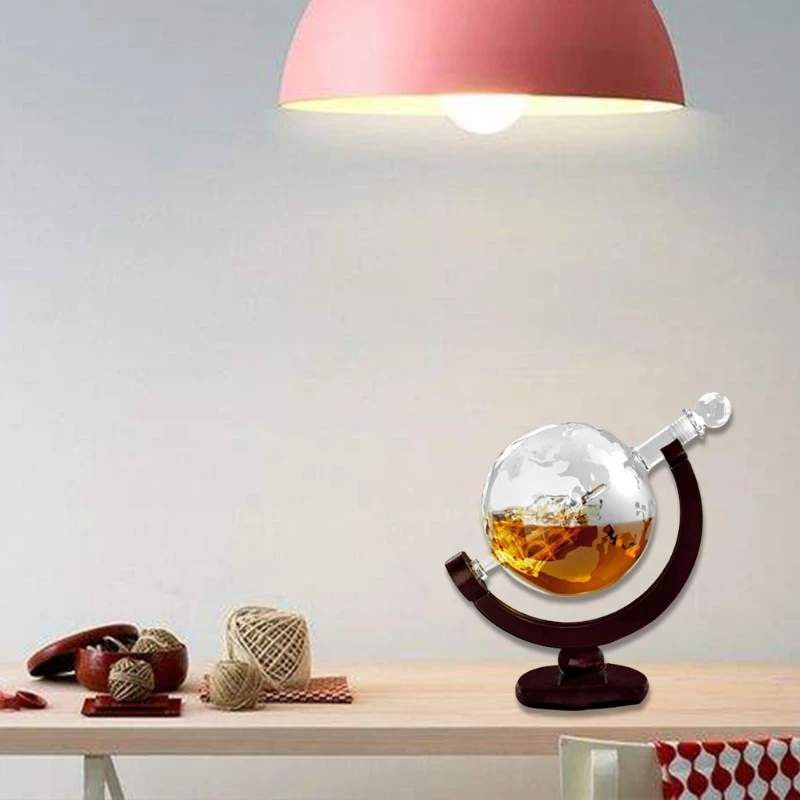 カスタマイズ可能な地球儀型ウイスキーデキャンタ - Decanter Globe Set のレビューと価格