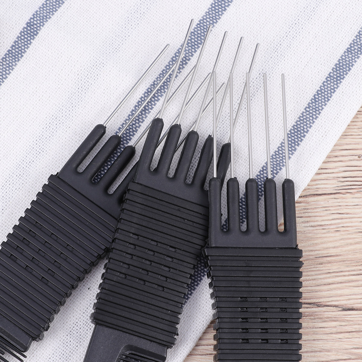 3 個のヘアコーム黒色プラスチック帯電防止ラットテールコーム - Home Barber のレビューと価格